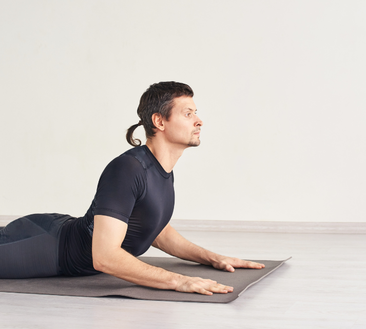 Los beneficios del yoga para hombres mayores de 45 años